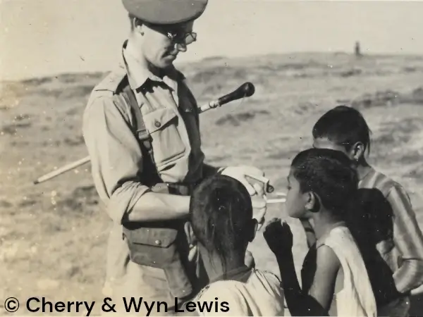 1945 Wyn with children met on the way